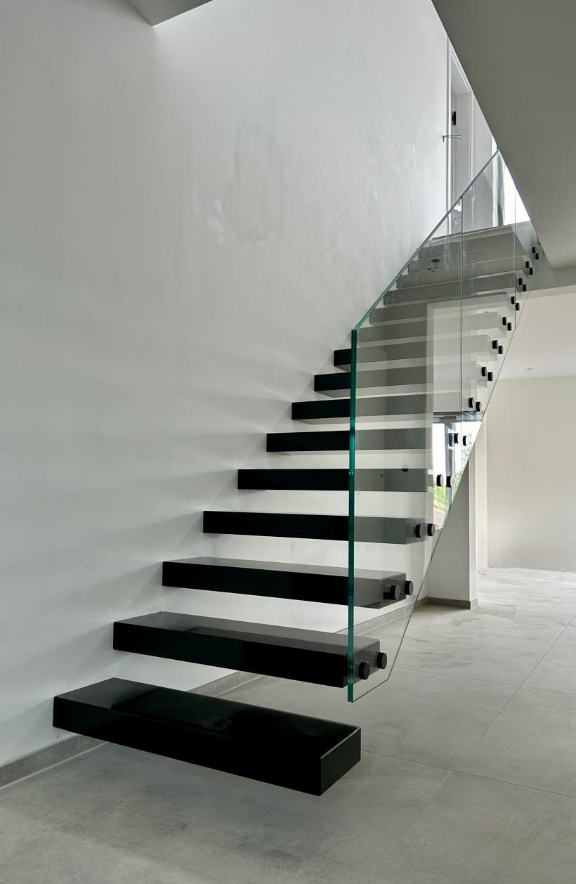 Massive Granittreppe – Metall- und Steinkompetenz von AN Treppenbau